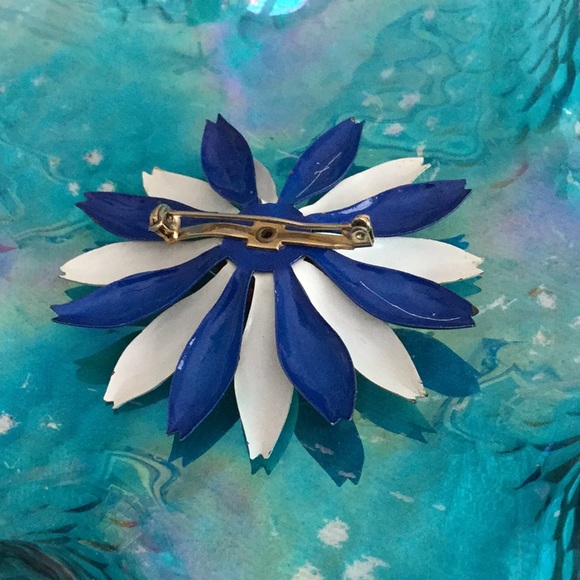 🌹Cool Vintage Metal Flower Brooch Wardrobe Must🌹 - Picture 4 of 5